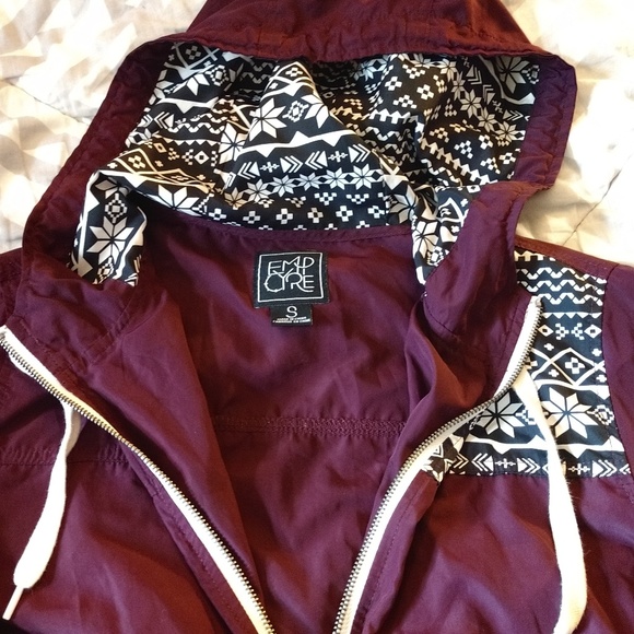 Zip up - Picture 2 of 4